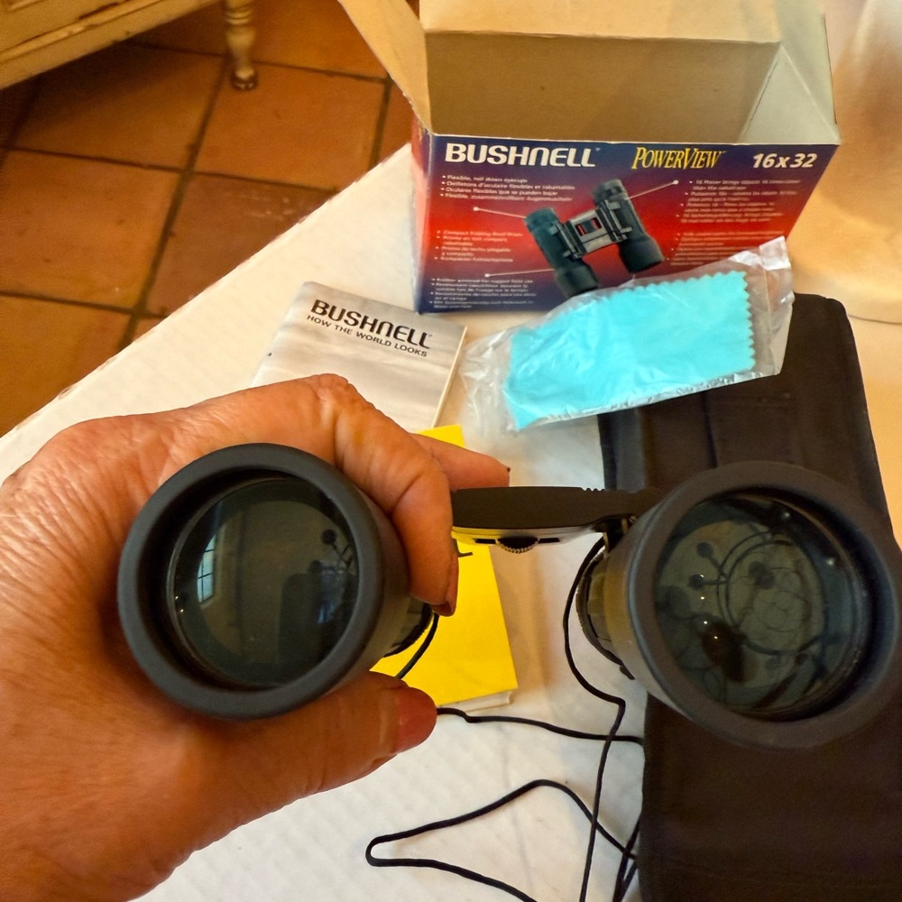Bushnell Binoculars - Picture 6 of 7